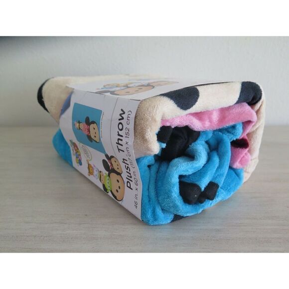 Disney "Tsum Tsum" Plush Throw Blanket, 46" x 60" - Picture 4 of 5